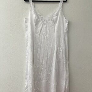 VANITY FAIR VINTAGE LACE FULL SLIP PLUS 42